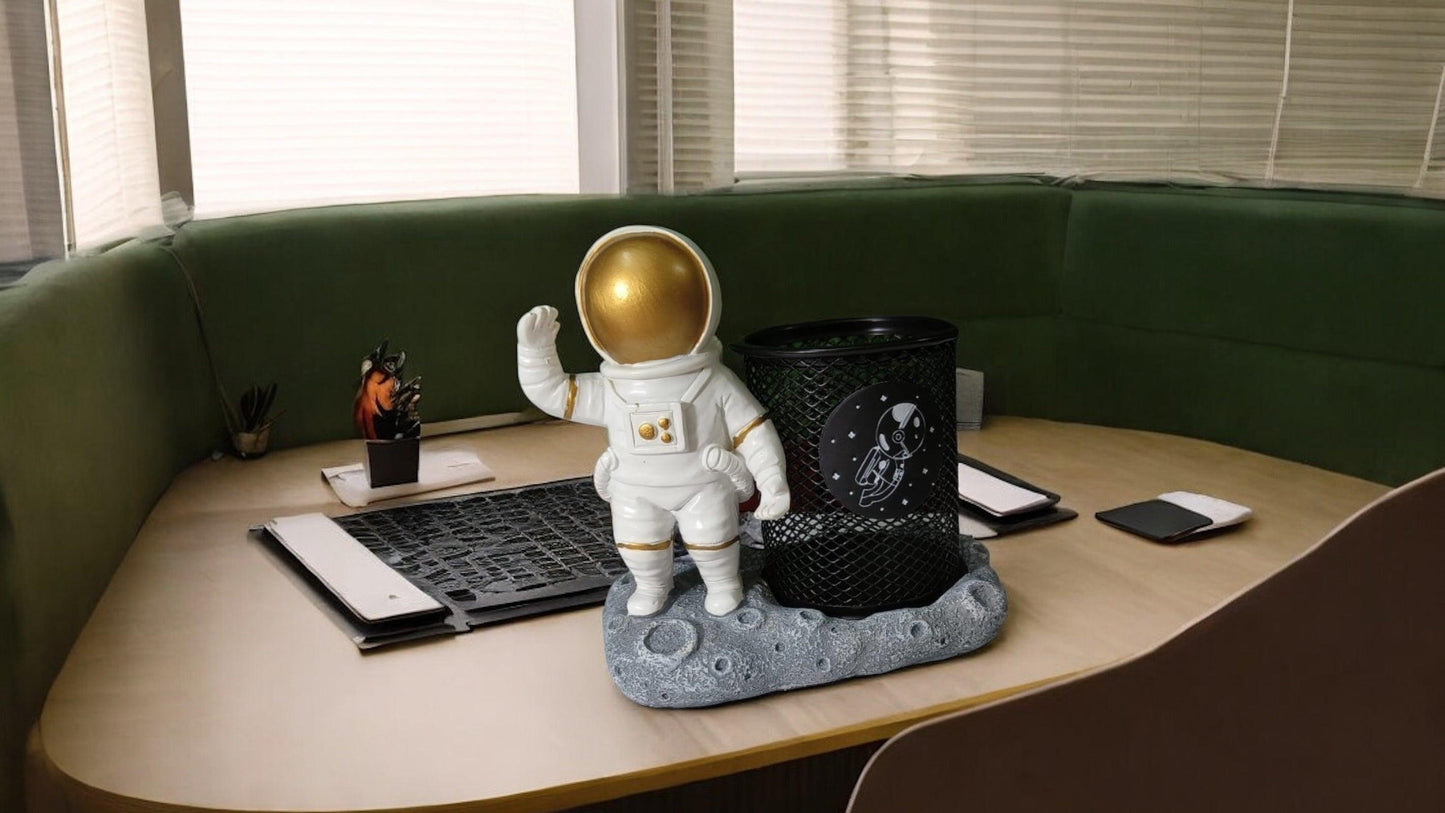 Astronaut Pen Holder