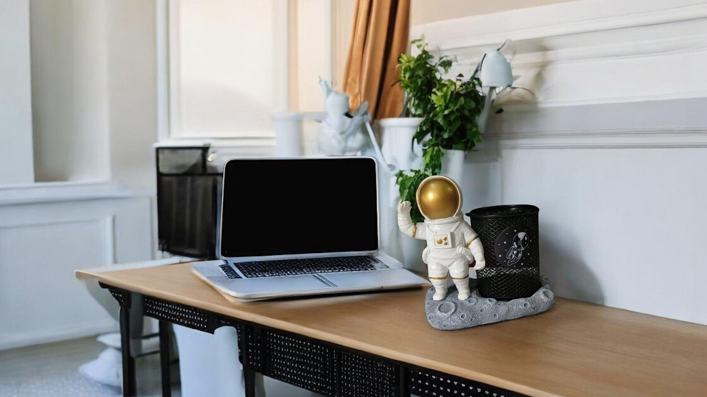 Astronaut Pen Holder