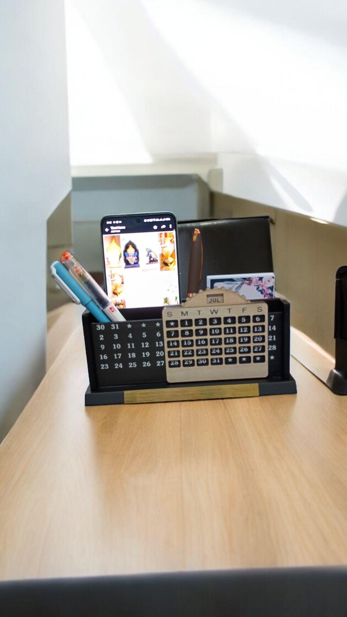 Wooden Desk Organiser With Infinite Calendar
