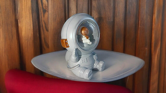 Astronaut Night Lamp