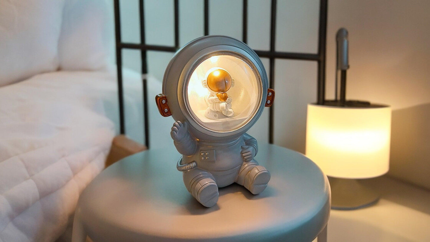 Astronaut Night Lamp