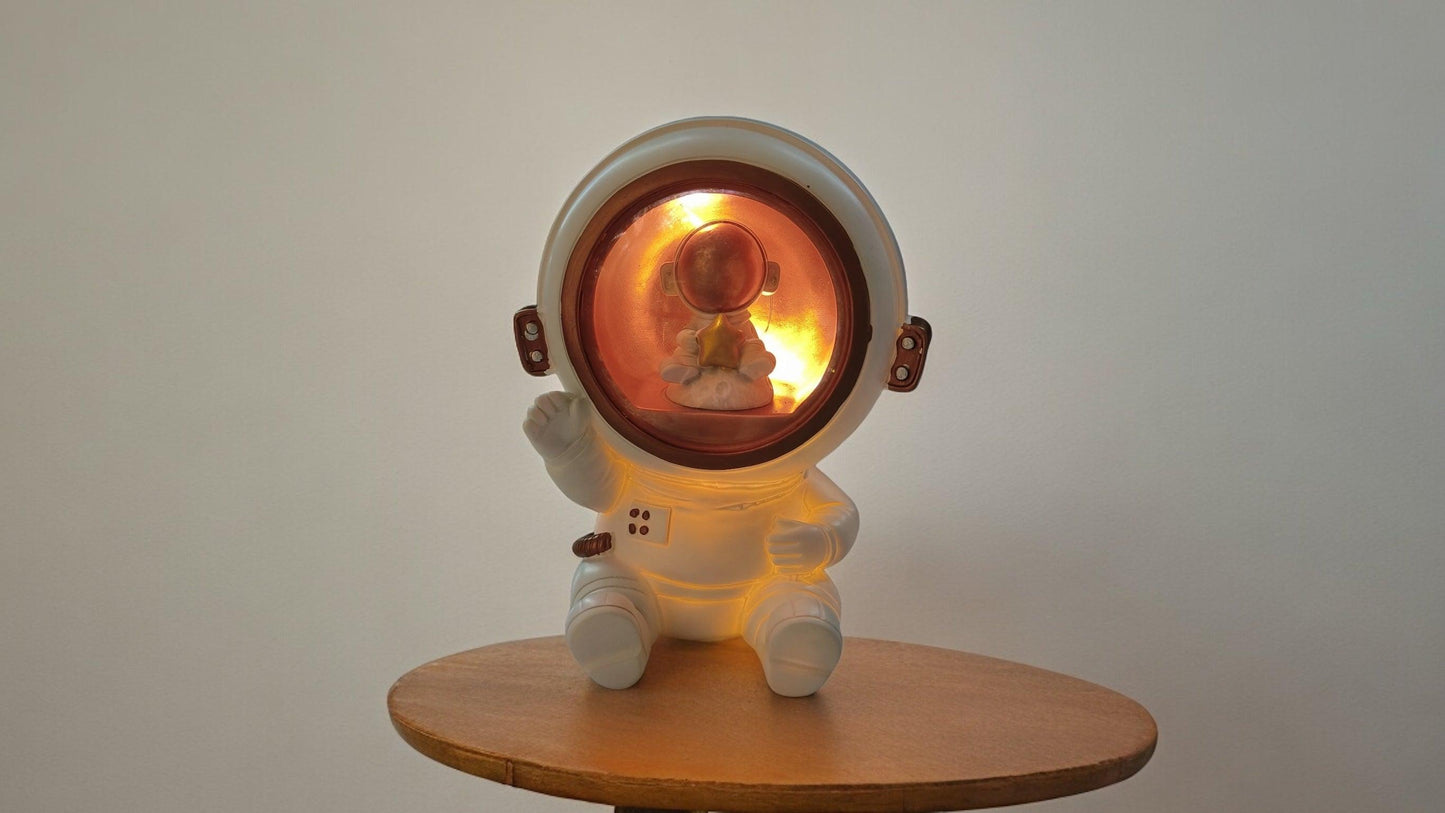 Astronaut Night Lamp
