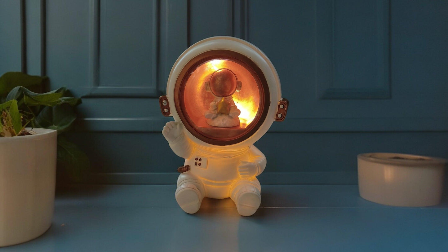 Astronaut Night Lamp