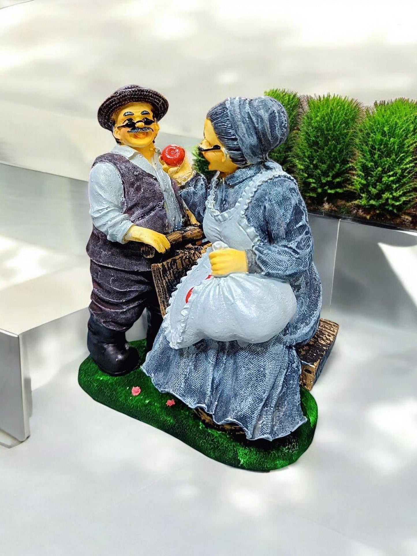 Grand Parents showpiece statue