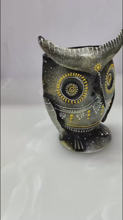 Big Eyed Owl Metallic Pen Stand